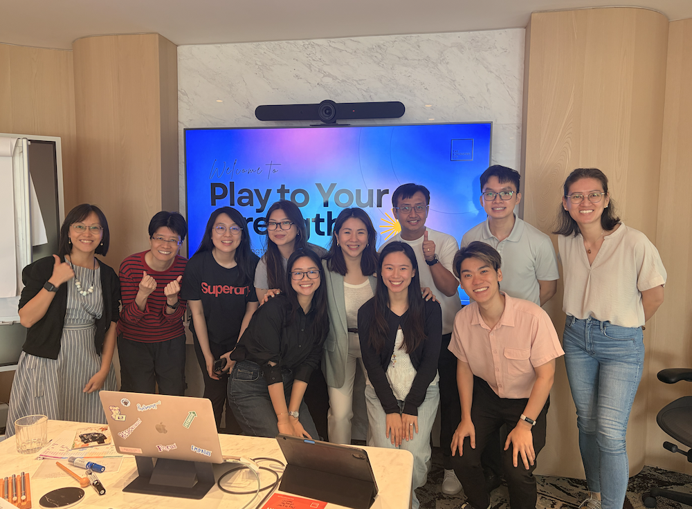 Shu Yi Goh of The Strengths Co. leading a Play to Your Strengths CliftonStrengths workshop in Singapore — mid-career professionals discovering their Top 5 strengths.